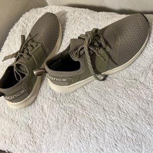 Women’s new balance shoes